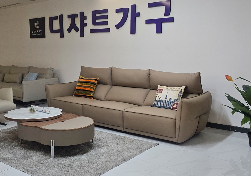 [전시] 휴버트 세미에닐린 소가죽 4인용 소파